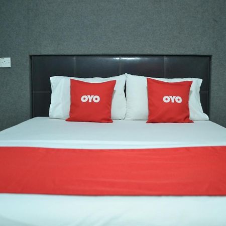 Oyo 89737 Hotel Tishoa Kampong Batu Tiga Eksteriør billede