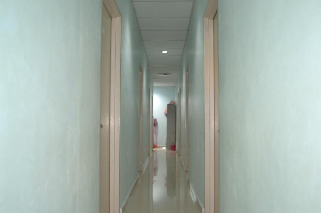 Oyo 89737 Hotel Tishoa Kampong Batu Tiga Eksteriør billede