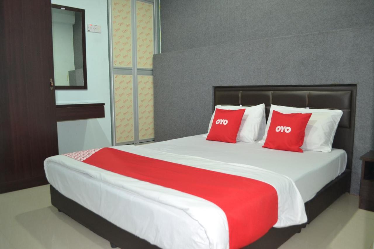 Oyo 89737 Hotel Tishoa Kampong Batu Tiga Eksteriør billede