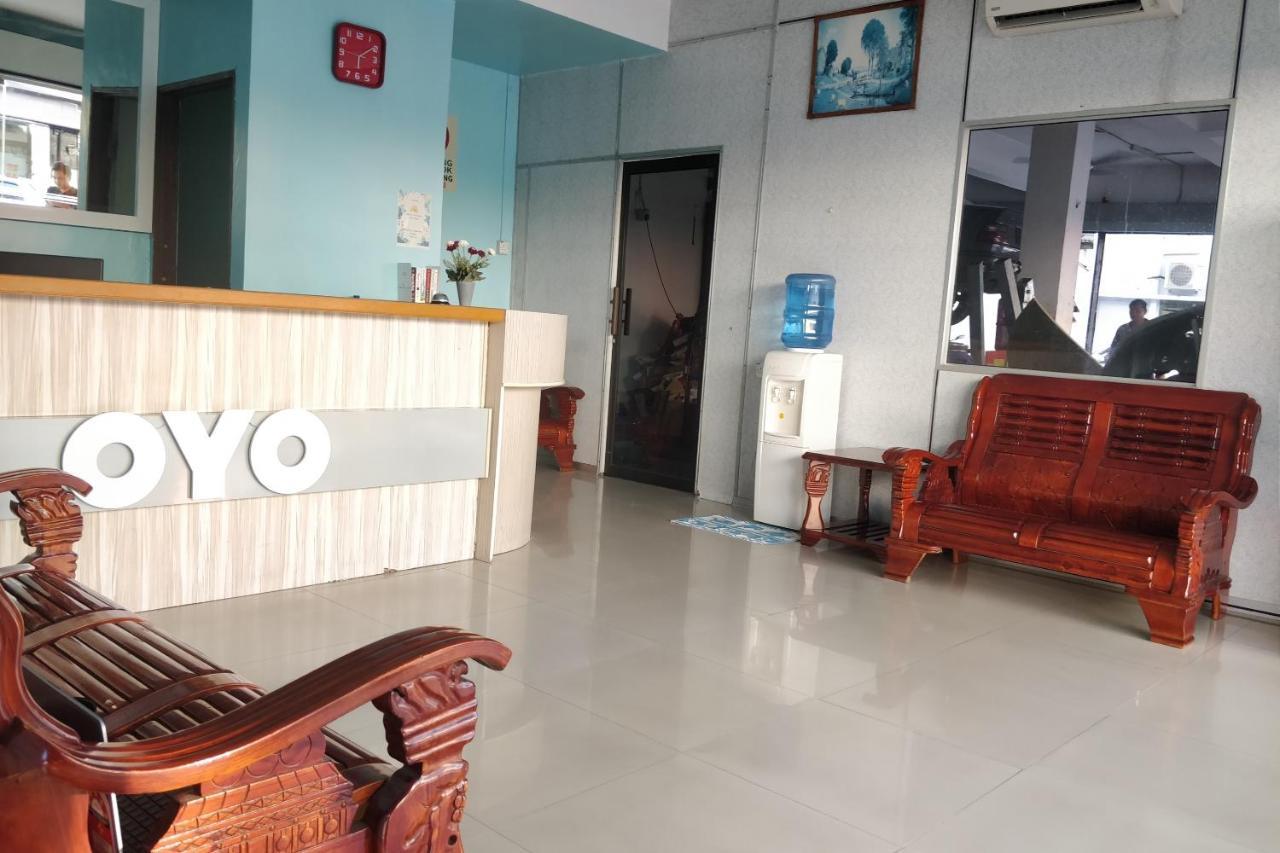 Oyo 89737 Hotel Tishoa Kampong Batu Tiga Eksteriør billede