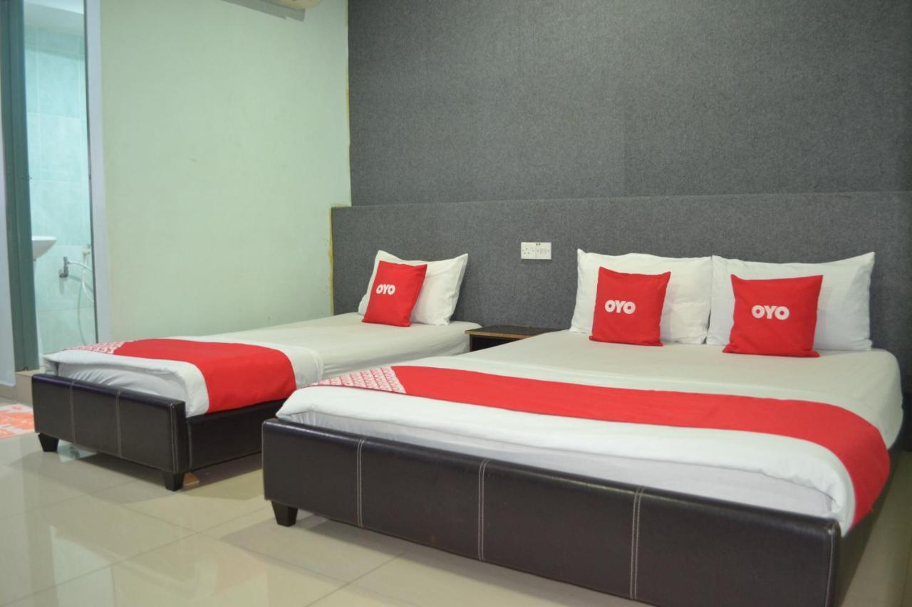 Oyo 89737 Hotel Tishoa Kampong Batu Tiga Eksteriør billede