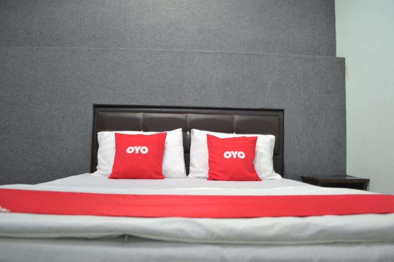 Oyo 89737 Hotel Tishoa Kampong Batu Tiga Eksteriør billede