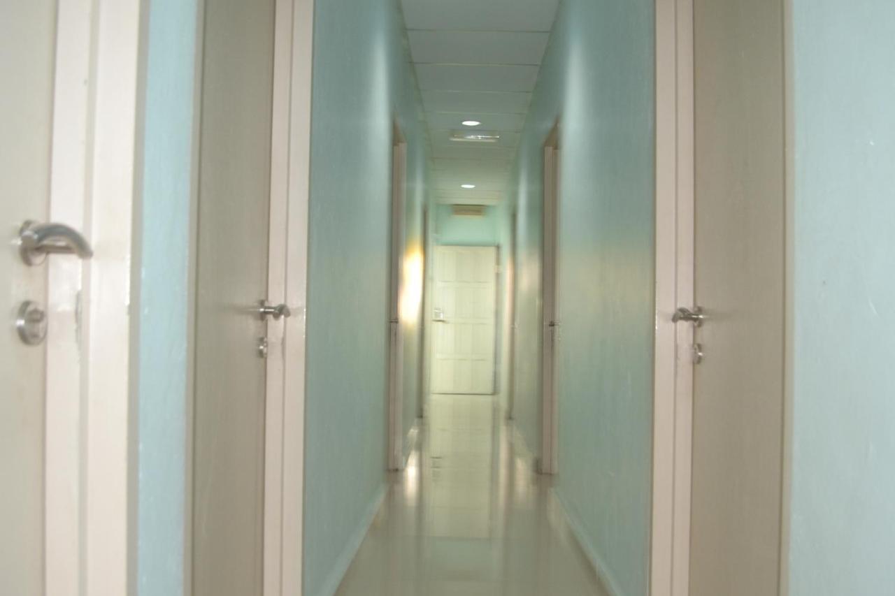 Oyo 89737 Hotel Tishoa Kampong Batu Tiga Eksteriør billede