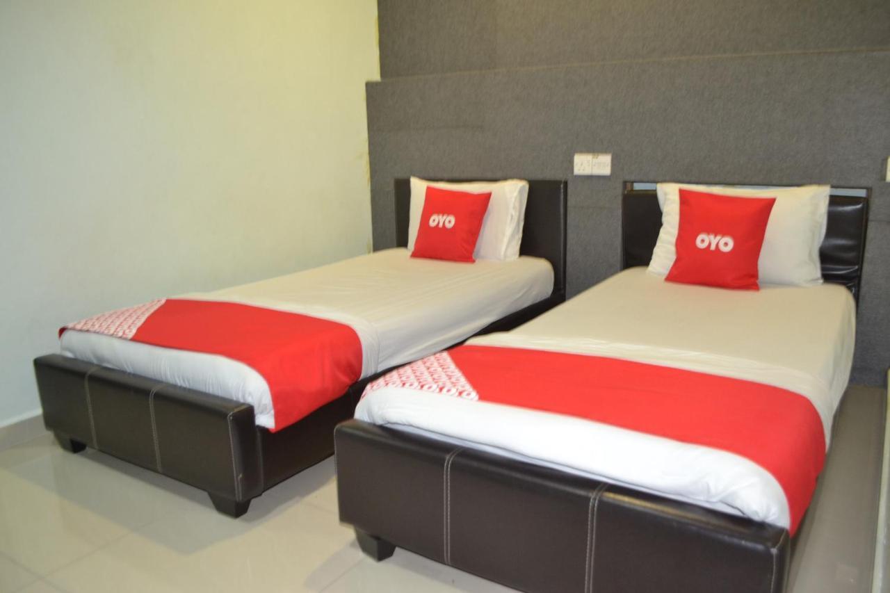 Oyo 89737 Hotel Tishoa Kampong Batu Tiga Eksteriør billede