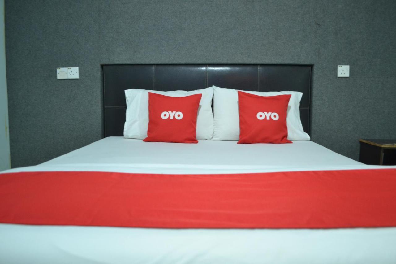 Oyo 89737 Hotel Tishoa Kampong Batu Tiga Eksteriør billede