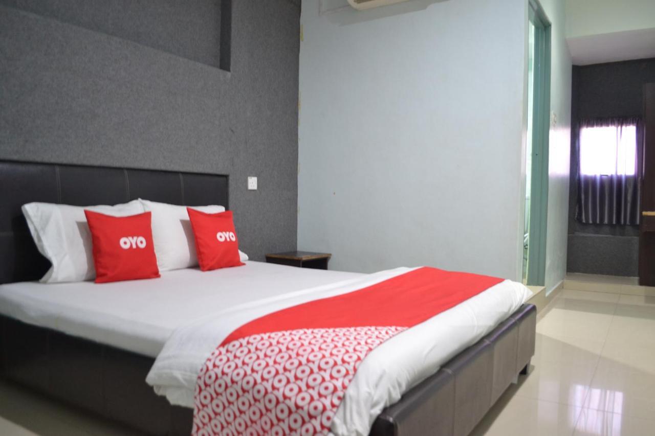 Oyo 89737 Hotel Tishoa Kampong Batu Tiga Eksteriør billede