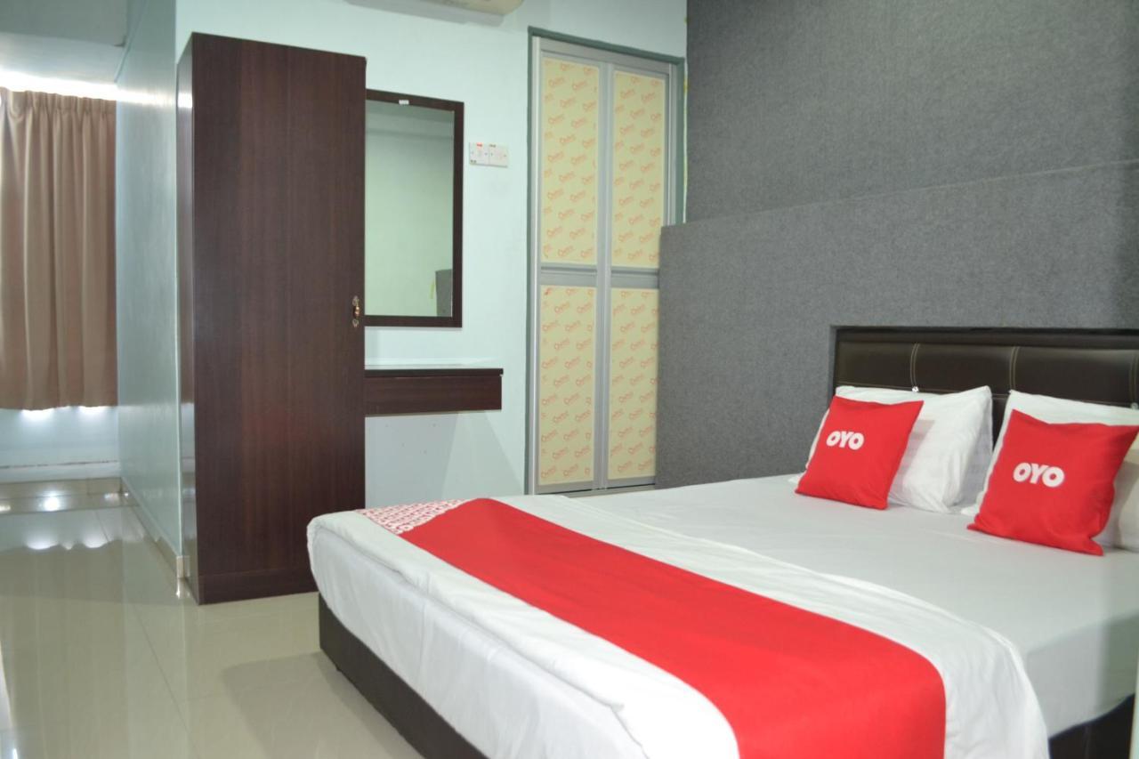 Oyo 89737 Hotel Tishoa Kampong Batu Tiga Eksteriør billede