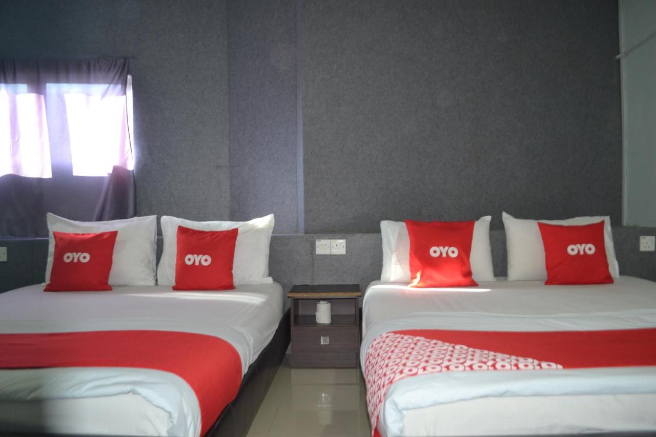 Oyo 89737 Hotel Tishoa Kampong Batu Tiga Eksteriør billede