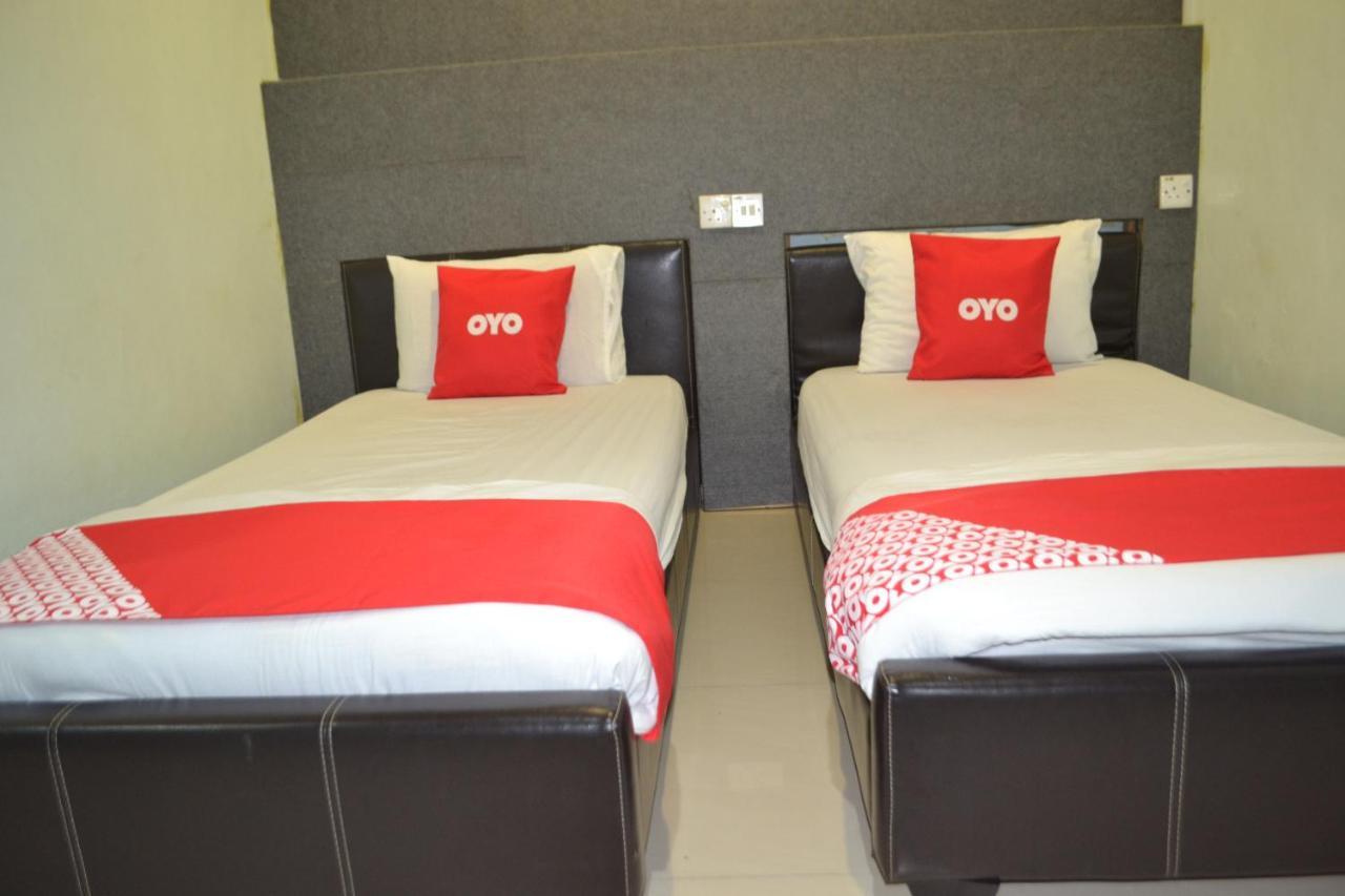 Oyo 89737 Hotel Tishoa Kampong Batu Tiga Eksteriør billede