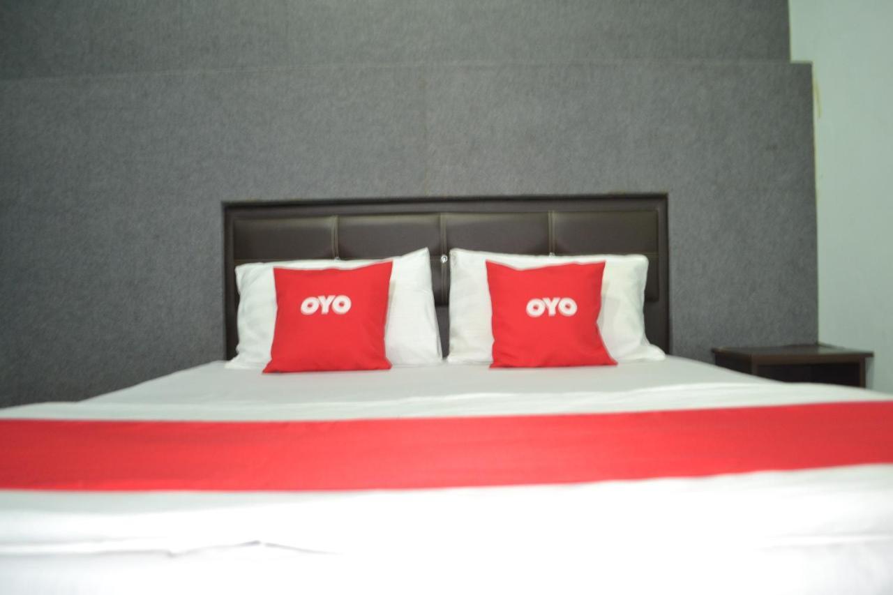 Oyo 89737 Hotel Tishoa Kampong Batu Tiga Eksteriør billede