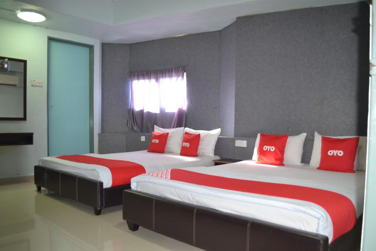 Oyo 89737 Hotel Tishoa Kampong Batu Tiga Eksteriør billede