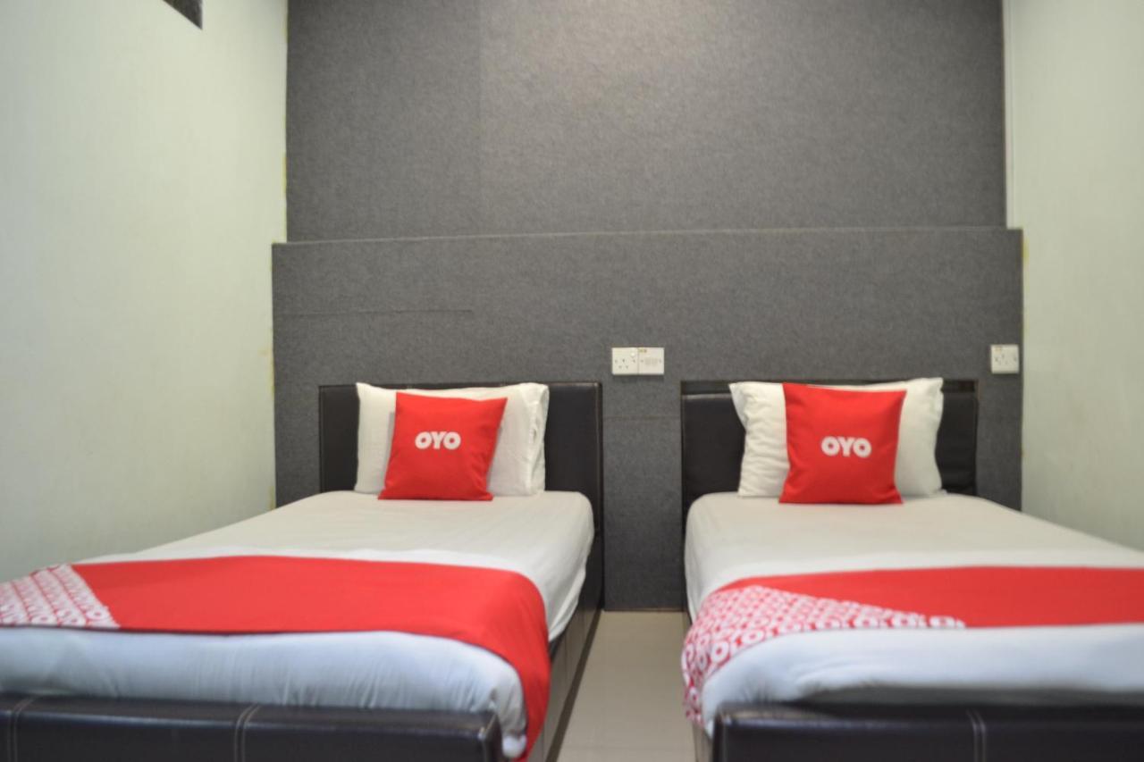 Oyo 89737 Hotel Tishoa Kampong Batu Tiga Eksteriør billede