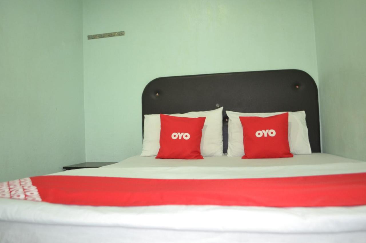 Oyo 89737 Hotel Tishoa Kampong Batu Tiga Eksteriør billede