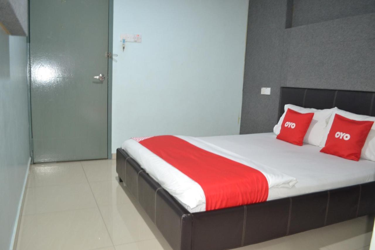 Oyo 89737 Hotel Tishoa Kampong Batu Tiga Eksteriør billede