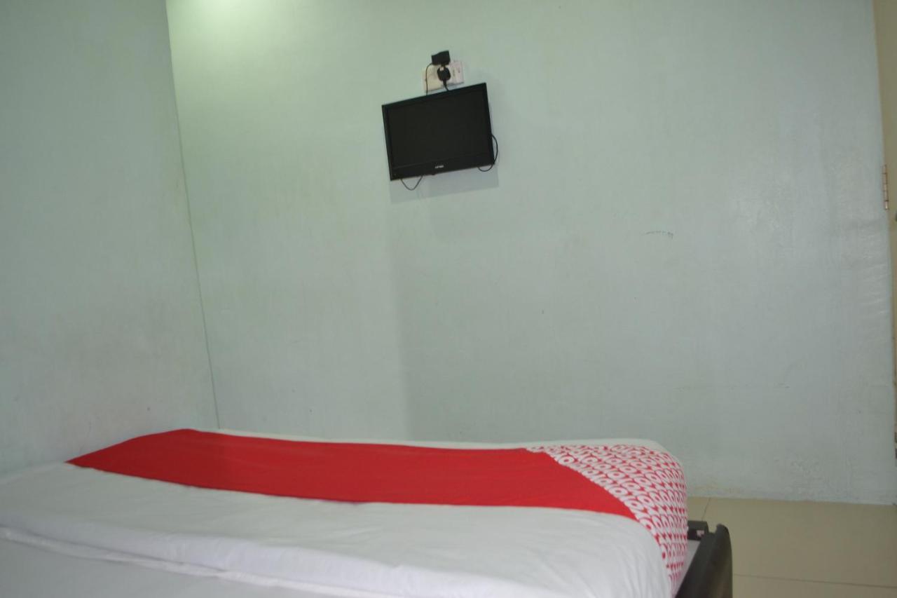 Oyo 89737 Hotel Tishoa Kampong Batu Tiga Eksteriør billede
